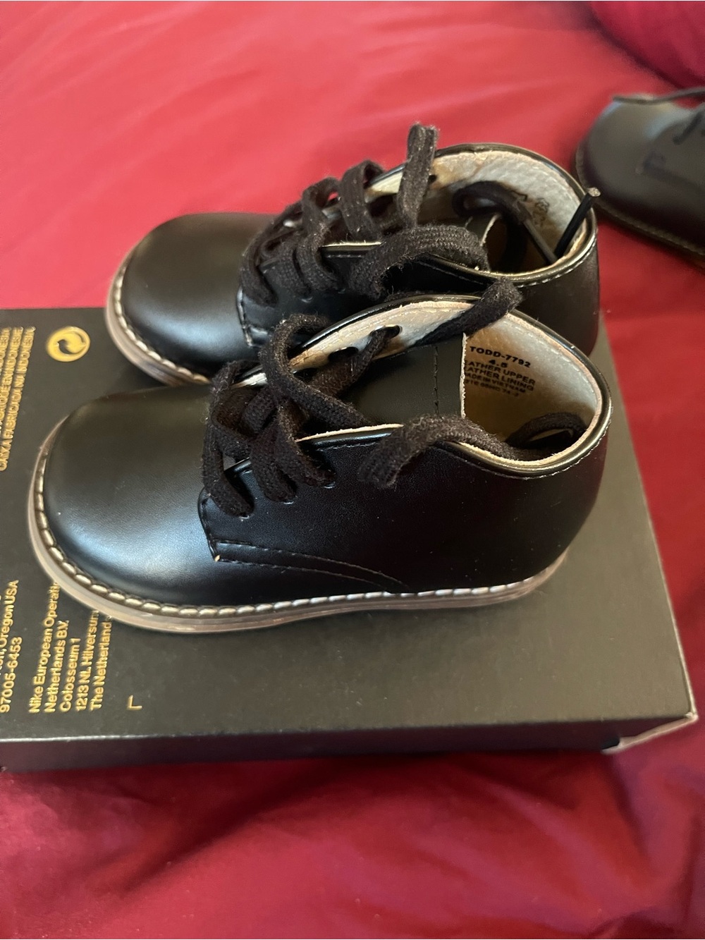 FootMates Black Kids Lace-ups with Brown Trim - Picture 2 of 7